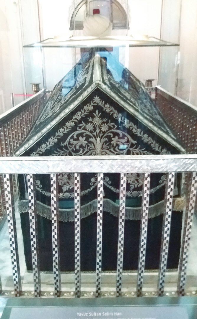 yavuz sultan selim kaftanı (1)_d783599cb9f402b4691398af272ffd31.jpg